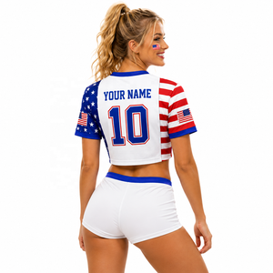 Camiseta corta de fútbol americano inspirada en EE. UU. para mujer, camiseta patriótica para aficionadas, estilo bandera estadounidense, top deportivo corto para el día del partido, para eventos de animación - Product Image 3
