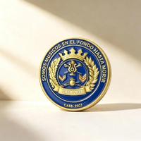 Badge Métallique Classique Antique Doré en Forme de Croix avec Émail Souple et Texte en Relief Personnalisé pour Souvenir de Club