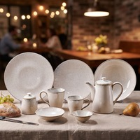 Ensemble d'assiettes à dîner et de bols à céréales en porcelaine céramique brillante, blanc crème, à bordure ronde à bandes, pour la restauration commerciale, empilables et peu encombrantes