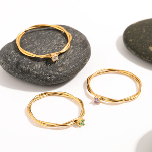 Anillo MICCI, Superventas, Chapado en Oro de 18K, Impermeable, Antideslustre, de Acero Inoxidable, con Diseño de Vid Trenzada y Piedra de la Suerte para Hombre - Product Image 3