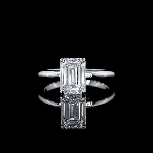Anillo de Diamante Cultivado en Laboratorio con Corte Esmeralda de 2.5 Quilates, con Acabado en Oro de 14K, para Uso Diario, Disponible para la Venta - Product Image 5