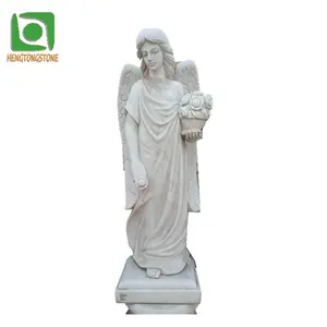 꽃 동상과 대리석 천사 소녀
