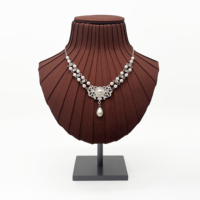 Accessoires de vitrine de bijoux de qualité supérieure Présentoirs de comptoir et de boutique personnalisés pour bagues Colliers Bracelets Bracelets Pendentifs Montres