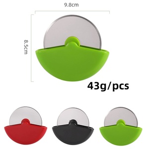 Cortador de Pizza Clásico KitchenAid con Cuchilla Afilada, Cortador de Masa de Pizza y Tartas de Acero Inoxidable - Product Image 2