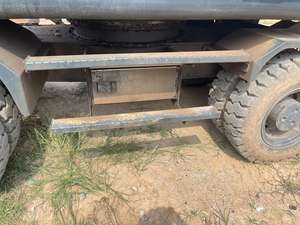 Excavateur à roue utilisé de couleur jaune utilisé Hyundai210-7 en vente avec des prix bon marché - Product Image 4