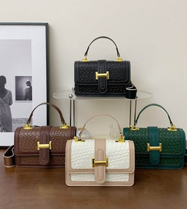 Bolso de diseñador de gran capacidad, de cuero suave, tipo bandolera para mujer. - Product Image 1