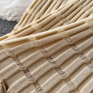 Hàn Quốc Thời Trang Fringe Một Dòng Vai Sexy Phụ Nữ Đan Hai Bộ Retro Fringe Thiết Kế Áo Len Top + Bút Chì Váy Áo Len Bộ - Product Image 4