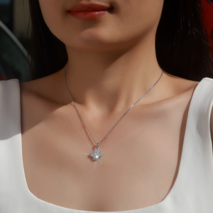 Collar con Colgante de Trébol de Cuatro Hojas con Moissanita de 1.43 CTW, Elegante y Lujoso |   Joyería de Plata de Ley S925 con Trébol Completamente Adornado - Product Image 6