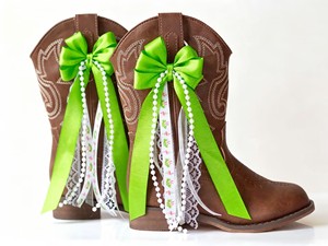 Conjunto de 2 Peças de Laços para Botas Infantis com Design de Coração Rosa, Flamingo Verde, Unicórnio Roxo, Joaninha Vermelha, Morangos e Flores - Product Image 1