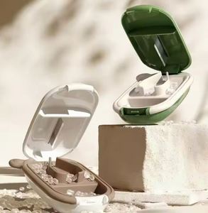 Coupe-comprimés portable en plastique de haute qualité, résistant à l'humidité, avec logo personnalisé - Product Image 2