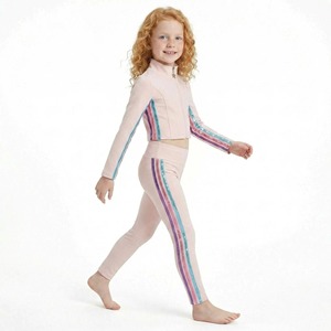 Completo da ballo due pezzi rosa con paillettes a righe per bambine, giacca corta con zip e pantaloni a zampa a vita alta, primavera 2026, 3-14 anni - Product Image 1