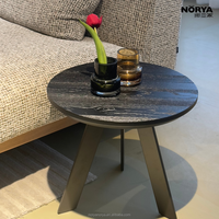 Table d'appoint NORYA en bois de frêne massif noir anthracite, durable et écologique, style nordique minimaliste, table basse pour salon et canapé