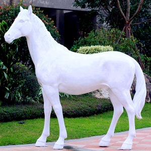 Escultura de caballo monocromático Duo-Estatuas abstractas de semental y yegua de fibra de vidrio para interiores y galerías modernas - Product Image 2