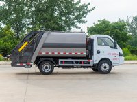 Nouveau mini camions de transfert d'ordures à carburant diesel de 5 mètres cubes compacteur 4x2 boîte de vitesses manuelle