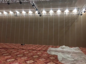 Moderne MDF-Schulklassenzimmer Faltbare Akustische Trennwand Bewegliche Schalldichte Raumteiler für Hotels - Product Image 6