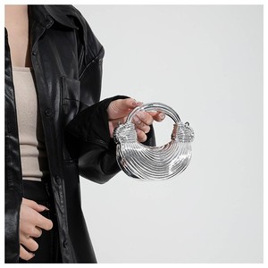 Nouveau Sac à Main Demi-Lune en Acrylique pour Femmes, Style Nouveauté Mode, avec Fermeture Magnétique et Chaîne, Idéal pour Noodles et Dumplings - Product Image 3