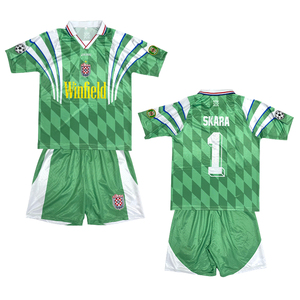 Maillot de football rétro personnalisé, sublimation, logo brodé, respirant, surdimensionné, ensemble maillot et short de football - Product Image 6