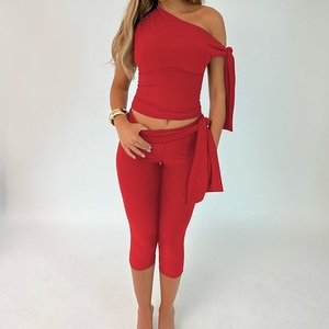 Ensemble 2 pièces décontracté pour femme : Haut sans manches à col asymétrique et short slim à lacets – Tendance - Product Image 1