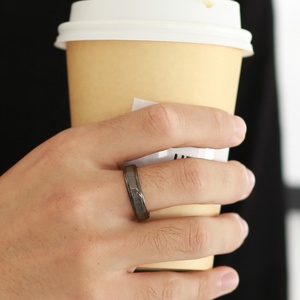 Anello in Acciaio Inossidabile Titanio NTR014 Stile Europeo e Americano con Strisce Nere e Stella TAT - Product Image 3