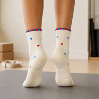 Chaussettes de sport antidérapantes pour femme, tricotées, avec logo cœur, pour yoga et Pilates, double couleur, avec points antidérapants et revers personnalisés de qualité supérieure
