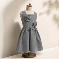 Robe d'été sans manches en coton poly seersucker à rayures fines pour filles avec fleurs 3D en forme de rosette et col carré, vente en gros personnalisée pour enfants