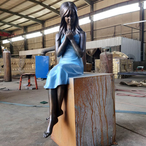 Sculpture de fille assise grandeur nature en bronze sur piédestal, technique de moulage à la cire perdue, finition patinée, statue d'enfant en métal <span class=keywords><strong>laiton</strong></span> antique - Product Image 6