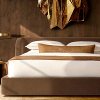 Cadre de lit en velours luxueux, taille King Queen, lit élégant incurvé pour chambre principale, hôtel, villa, mobilier haut de gamme pour la maison