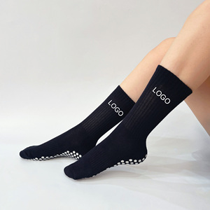 Chaussettes de Pilates personnalisées en tricot pour femmes, antidérapantes, respirantes, en coton de haute qualité avec logo sur le revers - Chaussettes de yoga et de ballet - Product Image 3