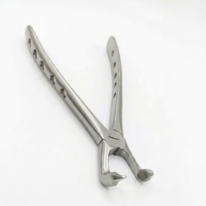Forceps d'extraction dentaire pour molaires inférieures à surface mate, avec poignées perforées et bec dentelé, instrument chirurgical en acier inoxydable - Product Image 1