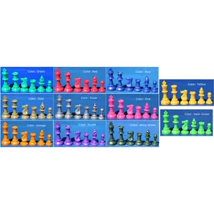 लाल, हरा, नीला, पीला, गुलाबी, बैंगनी, सोना, चांदी, नारंगी, सेना के साथ रंगीन शतरंज सेट