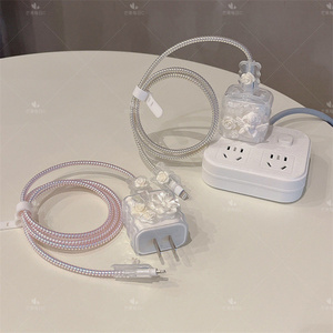 Cubierta protectora <span class=keywords><strong>de</strong></span> <span class=keywords><strong>cargador</strong></span> <span class=keywords><strong>de</strong></span> flores tridimensional <span class=keywords><strong>de</strong></span> lujo <span class=keywords><strong>de</strong></span> gama alta para <span class=keywords><strong>cargador</strong></span> rápido <span class=keywords><strong>de</strong></span> <span class=keywords><strong>Apple</strong></span> TPU cubierta protectora anticaída - Product Image 6