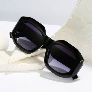 Gafas de Sol de Moda al por Mayor con Decoración a Cuadros, Gafas de Sol Cuadradas Poligonales de Colores Pastel para Mujer - Product Image 2