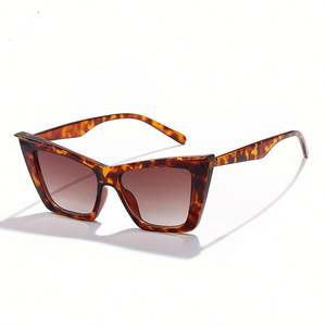 Gafas de Sol Cuadradas de Moda Retro con Logotipo Personalizado, Gafas de Sol de Ojo de Gato con Marco Grande para Mujer - Product Image 4