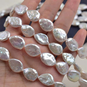 ไข่มุกน้ำจืดทรงหยดน้ำแบบพิเศษ รุ่น WENCHI 1096 สีขาวธรรมชาติ แสงเงาสวยงาม ขนาด 11x18 มม. สำหรับงาน DIY - Product Image 1