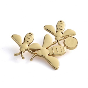 Pin Metálico Chapado en Oro con Diseño de Flor de Abeja, Duradero, Directo de Fábrica, a Bajo Precio - Product Image 1