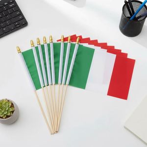 Bandera de Coche Miniatura de Poliéster Duradero con Asta de Madera, Diseño Italia, 5x8 Pulgadas - Product Image 5