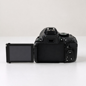 Appareil photo <span class=keywords><strong>reflex</strong></span> numérique Nikon D5200 d'occasion en gros <span class=keywords><strong>avec</strong></span> objectif VR 18-105mm, écran inclinable 24,1MP, autofocus 39 points, qualité supérieure reconditionné pour la revente - Product Image 3