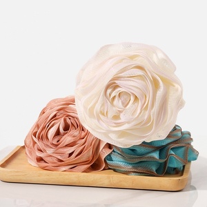 Super genera espuma abundante al instante fuerte XL esponja de ducha crear espuma lujosa Bola de baño de rosas de larga duración para el hogar - Product Image 1