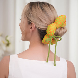 Grande élastique à cheveux en tissu à carreaux 3D avec fleur pour queue de cheval ou chignon, accessoire décontracté 25x6cm - Product Image 3