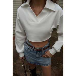 เสื้อครอปท็อปลายดอกไม้สีขาวสไตล์วินเทจ พร้อมโลโก้ ทรงหลวม ความยาวสั้น คอถักผ้าฝ้าย สำหรับฤดูใบไม้ผลิและฤดูร้อน - Product Image 3