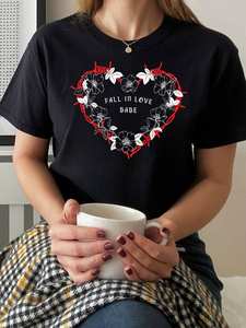 T-shirt Vintage Floreale con Cuore da Donna, Girocollo, Vestibilità Ampia, Nero Rosso, Casual, Primavera Estate, 100% Cotone, Lavabile in Lavatrice - Product Image 1