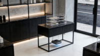 Lemari pajangan mewah modern dengan kaca tempered, lampu LED, dan rangka logam untuk memajang parfum & perhiasan