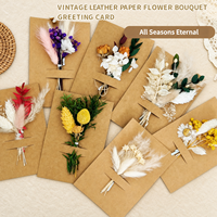 Carte de vœux classique avec arrangement de fleurs séchées, écologique, pour la Saint-Valentin, un anniversaire, un mariage ou une fête