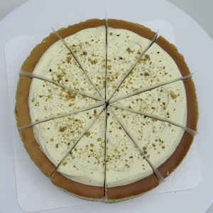 เค้กมูสหวานธรรมชาติไขมันต่ำ ฟูรุนซี ฮาลาล รับรองคุณภาพ รสพิสตาชิโอ บาสก์ ชีสเค้กแช่แข็งแบบหั่นพร้อมรับประทาน - Product Image 4