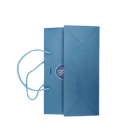 Sacs shopping en papier bleu personnalisés en gros avec poignée en corde et impression de logo pour emballage cadeau