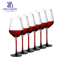 Grand verre à vin coloré de 330 ml avec pied rouge et noir pour la remise des diplômes, le vin, le thé glacé, la limonade ou la sangria