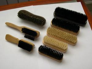 Brosse de nettoyage de chaussures en gros d'usine <span class=keywords><strong>manche</strong></span> en bois <span class=keywords><strong>avec</strong></span> cheval cochon PP dépoussiérage brosse de qualité supérieure - Product Image 3