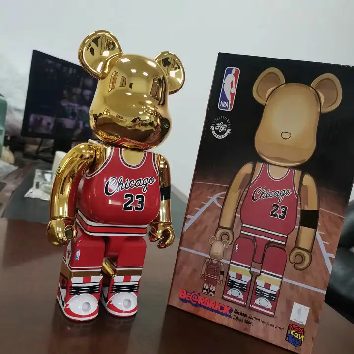 Groothandel Bearbrick400 % Jordans Stieren Rode Kleding 23 Gewelddadige Berenfiguren Kwas Blokpop Voor Ornamenten Model Kids Cadeau