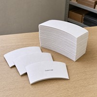 Portavasos de cartón blanco con logo impreso para mostrador de bebidas, embalaje para cafeterías y tiendas de té, pedidos promocionales, pedidos de bebidas de temporada