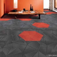 Nouvelles dalles de moquette hexagonales 2026 – Design moderne, auto-adhésives, à peler et coller, idéales pour hôtels et espaces commerciaux, dalles de moquette brillantes pour hôtels
